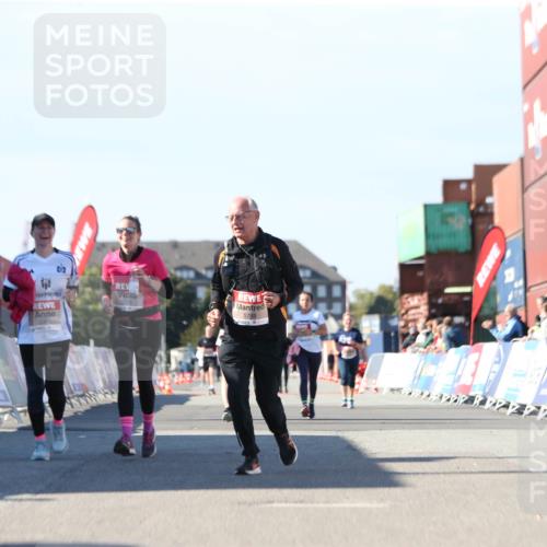03.10.2025 - Köhlbrandbrückenlauf Jannik Wohlers http://msf.ph/oto/9130256 03.10.2025 13:46:44 Ziel 5275, 5388, 5759 meine-sportfotos.de