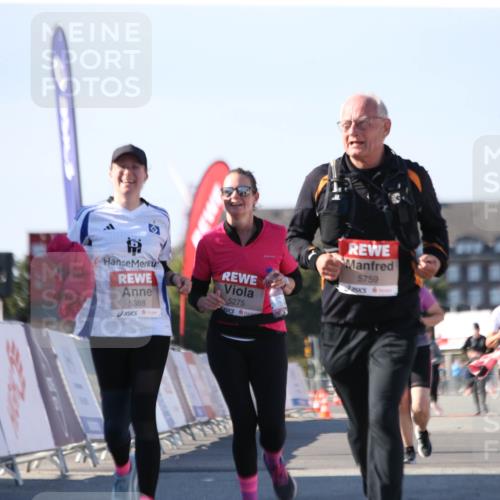 03.10.2025 - Köhlbrandbrückenlauf Jannik Wohlers http://msf.ph/oto/9130259 03.10.2025 13:46:45 Ziel 5275, 5388, 5759 meine-sportfotos.de