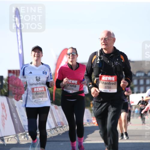 03.10.2025 - Köhlbrandbrückenlauf Jannik Wohlers http://msf.ph/oto/9130261 03.10.2025 13:46:45 Ziel 5275, 5388, 5759 meine-sportfotos.de