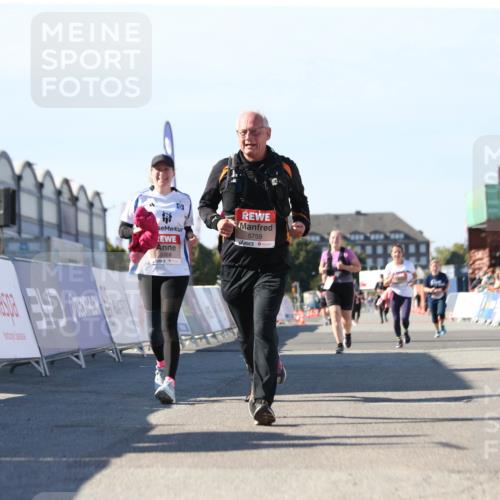 03.10.2025 - Köhlbrandbrückenlauf Jannik Wohlers http://msf.ph/oto/9130265 03.10.2025 13:46:47 Ziel 5275, 5388, 5759 meine-sportfotos.de