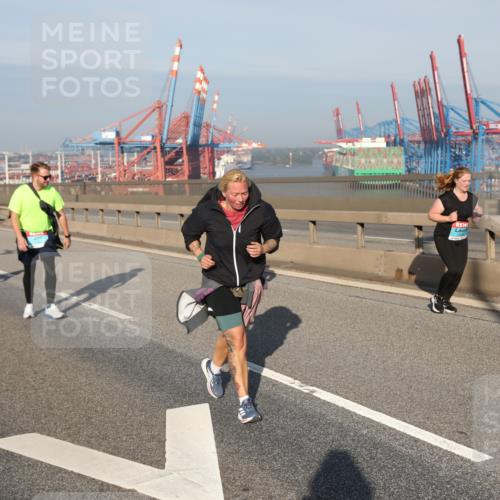 03.10.2025 - Köhlbrandbrückenlauf Yannick Fuchs http://msf.ph/oto/9130285 03.10.2025 09:02:38 Position 2  meine-sportfotos.de