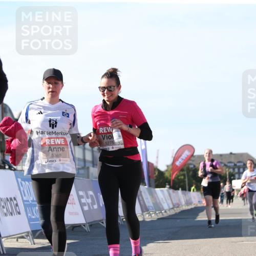 03.10.2025 - Köhlbrandbrückenlauf Jannik Wohlers http://msf.ph/oto/9130286 03.10.2025 13:46:50 Ziel 5275, 5295, 5372, 5388, 5759 meine-sportfotos.de