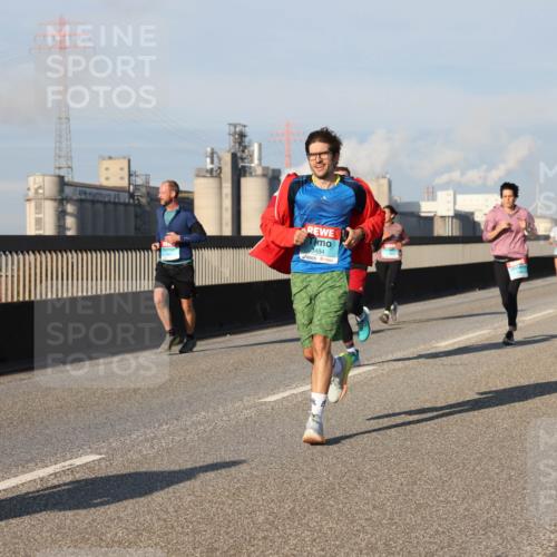 03.10.2025 - Köhlbrandbrückenlauf Lena Gebhardt http://msf.ph/oto/9130287 03.10.2025 09:49:25 Position 2 3484 meine-sportfotos.de