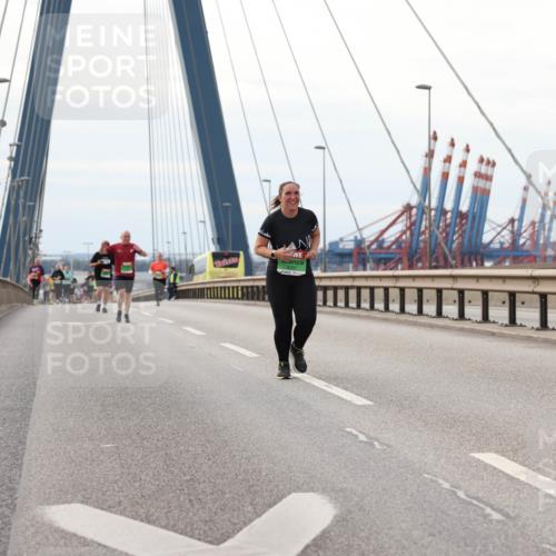 03.10.2025 - Köhlbrandbrückenlauf Lena Gebhardt http://msf.ph/oto/9130289 03.10.2025 16:05:44 Position 2  meine-sportfotos.de