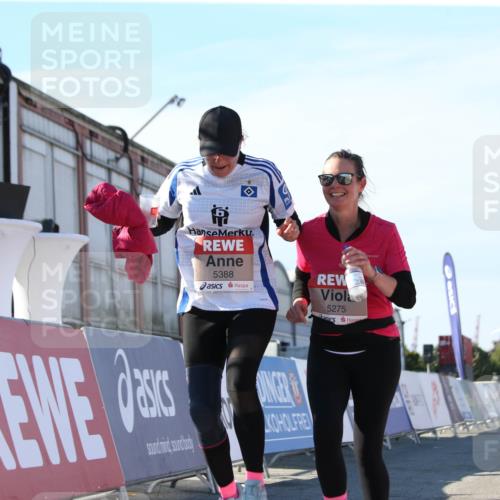 03.10.2025 - Köhlbrandbrückenlauf Jannik Wohlers http://msf.ph/oto/9130292 03.10.2025 13:46:50 Ziel 5275, 5295, 5372, 5388, 5759 meine-sportfotos.de