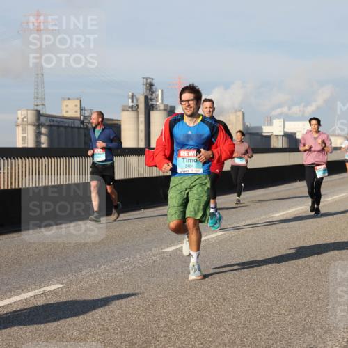 03.10.2025 - Köhlbrandbrückenlauf Lena Gebhardt http://msf.ph/oto/9130300 03.10.2025 09:49:25 Position 2 17, 3484 meine-sportfotos.de