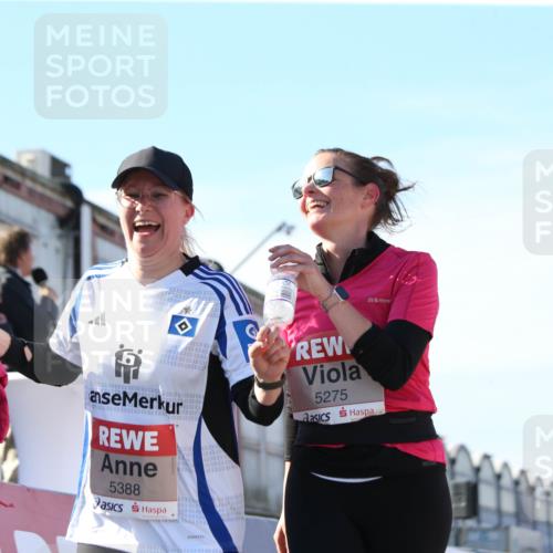 03.10.2025 - Köhlbrandbrückenlauf Jannik Wohlers http://msf.ph/oto/9130307 03.10.2025 13:46:51 Ziel 5275, 5295, 5372, 5388, 5759 meine-sportfotos.de
