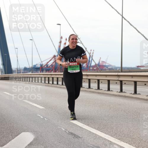 03.10.2025 - Köhlbrandbrückenlauf Lena Gebhardt http://msf.ph/oto/9130309 03.10.2025 16:05:46 Position 2 8366 meine-sportfotos.de