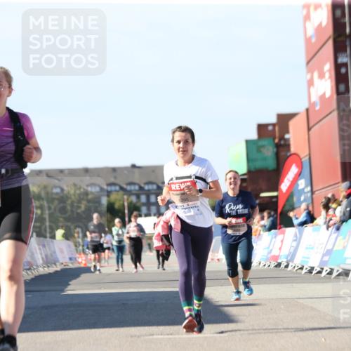 03.10.2025 - Köhlbrandbrückenlauf Jannik Wohlers http://msf.ph/oto/9130320 03.10.2025 13:46:54 Ziel 5275, 5295, 5372, 5388, 5759, 6558 meine-sportfotos.de