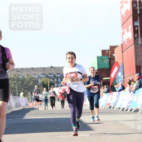 03.10.2025 - Köhlbrandbrückenlauf Jannik Wohlers http://msf.ph/oto/9130324 03.10.2025 13:46:54 Ziel 5275, 5295, 5372, 5388, 5759, 6558 meine-sportfotos.de