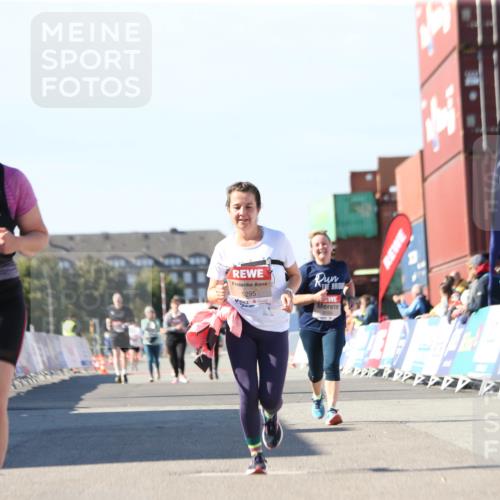03.10.2025 - Köhlbrandbrückenlauf Jannik Wohlers http://msf.ph/oto/9130326 03.10.2025 13:46:54 Ziel 5275, 5295, 5372, 5388, 5759, 6558 meine-sportfotos.de