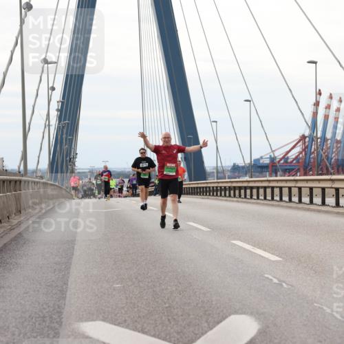 03.10.2025 - Köhlbrandbrückenlauf Lena Gebhardt http://msf.ph/oto/9130327 03.10.2025 16:05:48 Position 2  meine-sportfotos.de