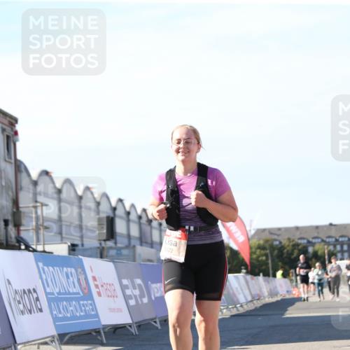 03.10.2025 - Köhlbrandbrückenlauf Jannik Wohlers http://msf.ph/oto/9130332 03.10.2025 13:46:55 Ziel 5275, 5295, 5372, 5388, 5759, 6558 meine-sportfotos.de