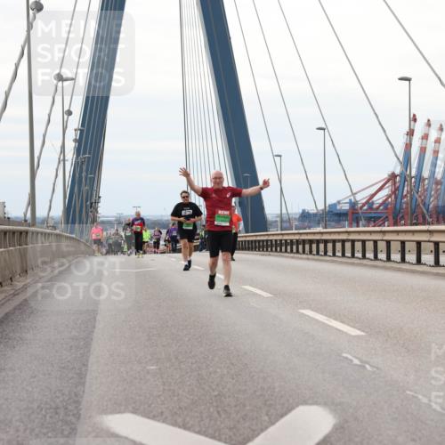 03.10.2025 - Köhlbrandbrückenlauf Lena Gebhardt http://msf.ph/oto/9130333 03.10.2025 16:05:48 Position 2 57 meine-sportfotos.de