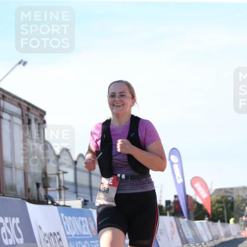 03.10.2025 - Köhlbrandbrückenlauf Jannik Wohlers http://msf.ph/oto/9130353 03.10.2025 13:46:55 Ziel 5275, 5295, 5372, 5388, 5759, 6558 meine-sportfotos.de