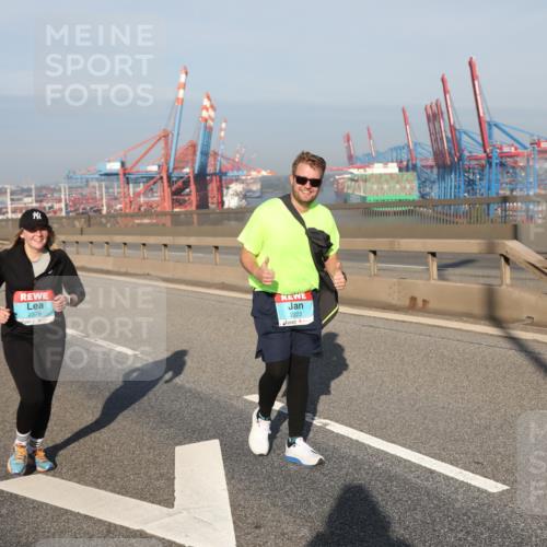 03.10.2025 - Köhlbrandbrückenlauf Yannick Fuchs http://msf.ph/oto/9130354 03.10.2025 09:02:41 Position 2 2378, 2223 meine-sportfotos.de