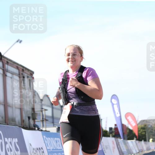03.10.2025 - Köhlbrandbrückenlauf Jannik Wohlers http://msf.ph/oto/9130357 03.10.2025 13:46:55 Ziel 5275, 5295, 5372, 5388, 5759, 6558 meine-sportfotos.de