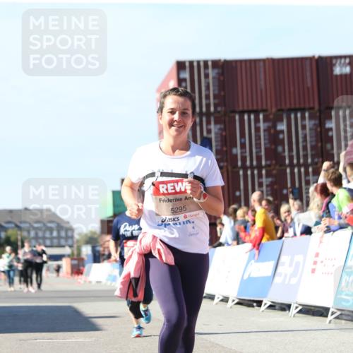 03.10.2025 - Köhlbrandbrückenlauf Jannik Wohlers http://msf.ph/oto/9130358 03.10.2025 13:46:56 Ziel 5275, 5295, 5372, 5388, 5759, 6558 meine-sportfotos.de