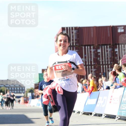03.10.2025 - Köhlbrandbrückenlauf Jannik Wohlers http://msf.ph/oto/9130363 03.10.2025 13:46:56 Ziel 5275, 5295, 5372, 5388, 5759, 6558 meine-sportfotos.de