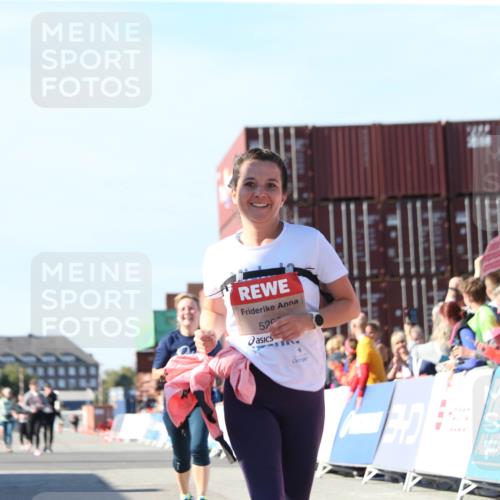 03.10.2025 - Köhlbrandbrückenlauf Jannik Wohlers http://msf.ph/oto/9130364 03.10.2025 13:46:56 Ziel 5275, 5295, 5372, 5388, 5759, 6558 meine-sportfotos.de