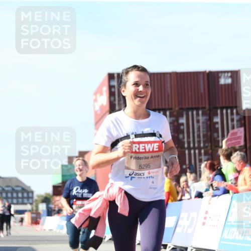 03.10.2025 - Köhlbrandbrückenlauf Jannik Wohlers http://msf.ph/oto/9130373 03.10.2025 13:46:57 Ziel 5275, 5295, 5372, 5388, 5759, 6558 meine-sportfotos.de