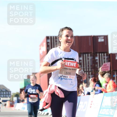 03.10.2025 - Köhlbrandbrückenlauf Jannik Wohlers http://msf.ph/oto/9130376 03.10.2025 13:46:57 Ziel 5275, 5295, 5372, 5388, 5759, 6558 meine-sportfotos.de