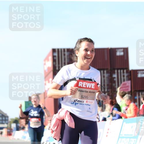 03.10.2025 - Köhlbrandbrückenlauf Jannik Wohlers http://msf.ph/oto/9130377 03.10.2025 13:46:57 Ziel 5275, 5295, 5372, 5388, 5759, 6558 meine-sportfotos.de
