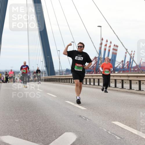 03.10.2025 - Köhlbrandbrückenlauf Lena Gebhardt http://msf.ph/oto/9130382 03.10.2025 16:05:55 Position 2 7 meine-sportfotos.de