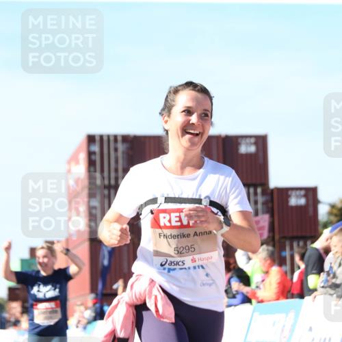 03.10.2025 - Köhlbrandbrückenlauf Jannik Wohlers http://msf.ph/oto/9130384 03.10.2025 13:46:57 Ziel 5275, 5295, 5372, 5388, 5759, 6558 meine-sportfotos.de