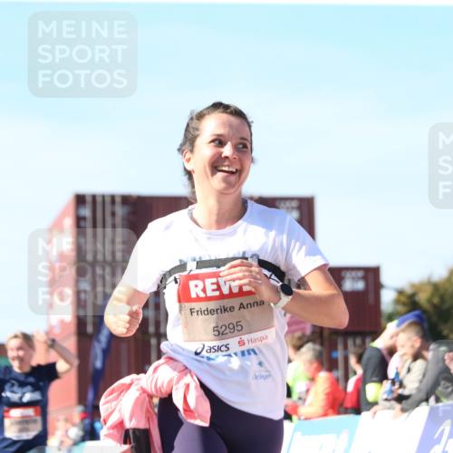 03.10.2025 - Köhlbrandbrückenlauf Jannik Wohlers http://msf.ph/oto/9130388 03.10.2025 13:46:57 Ziel 5275, 5295, 5372, 5388, 5759, 6558 meine-sportfotos.de