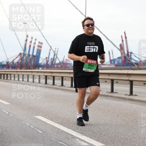 03.10.2025 - Köhlbrandbrückenlauf Lena Gebhardt http://msf.ph/oto/9130404 03.10.2025 16:05:58 Position 2 8973 meine-sportfotos.de