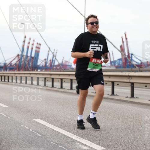 03.10.2025 - Köhlbrandbrückenlauf Lena Gebhardt http://msf.ph/oto/9130408 03.10.2025 16:05:58 Position 2 57, 8973 meine-sportfotos.de