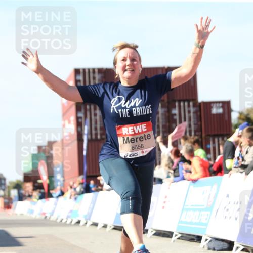 03.10.2025 - Köhlbrandbrückenlauf Jannik Wohlers http://msf.ph/oto/9130410 03.10.2025 13:47:00 Ziel 5275, 5295, 5372, 5388, 6558 meine-sportfotos.de
