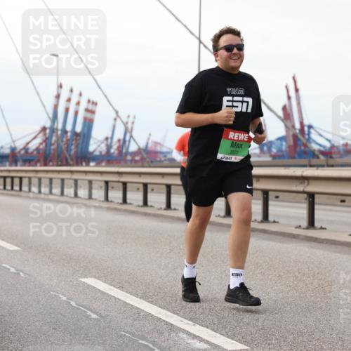 03.10.2025 - Köhlbrandbrückenlauf Lena Gebhardt http://msf.ph/oto/9130411 03.10.2025 16:05:58 Position 2 57, 8973, 7 meine-sportfotos.de
