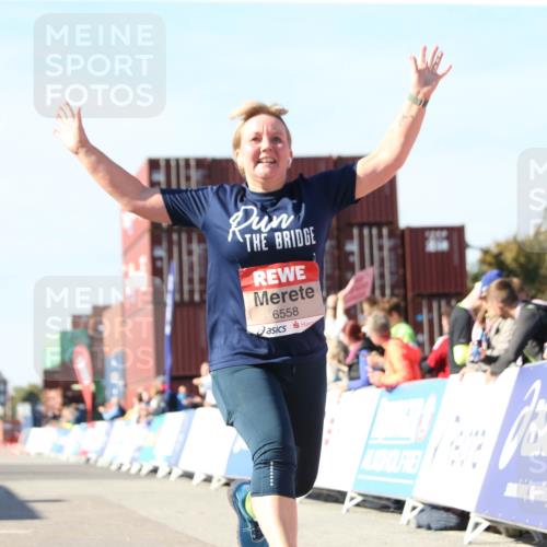 03.10.2025 - Köhlbrandbrückenlauf Jannik Wohlers http://msf.ph/oto/9130412 03.10.2025 13:47:00 Ziel 5275, 5295, 5372, 5388, 6558 meine-sportfotos.de