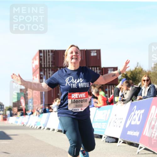 03.10.2025 - Köhlbrandbrückenlauf Jannik Wohlers http://msf.ph/oto/9130419 03.10.2025 13:47:00 Ziel 5275, 5295, 5372, 5388, 6558 meine-sportfotos.de