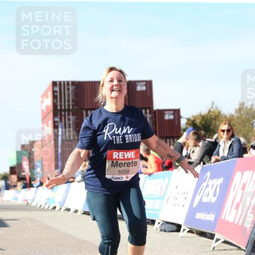 03.10.2025 - Köhlbrandbrückenlauf Jannik Wohlers http://msf.ph/oto/9130422 03.10.2025 13:47:00 Ziel 5275, 5295, 5372, 5388, 6558 meine-sportfotos.de