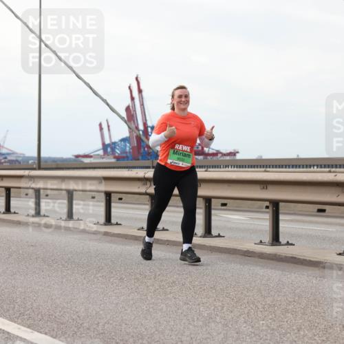 03.10.2025 - Köhlbrandbrückenlauf Lena Gebhardt http://msf.ph/oto/9130423 03.10.2025 16:05:59 Position 2 9532 meine-sportfotos.de