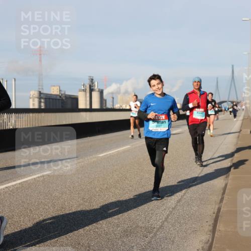 03.10.2025 - Köhlbrandbrückenlauf Lena Gebhardt http://msf.ph/oto/9130425 03.10.2025 09:49:30 Position 2 1208, 3497 meine-sportfotos.de
