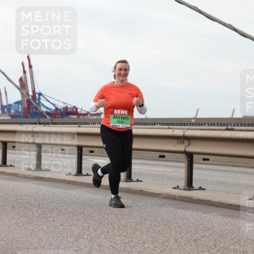 03.10.2025 - Köhlbrandbrückenlauf Lena Gebhardt http://msf.ph/oto/9130433 03.10.2025 16:06:00 Position 2 9532 meine-sportfotos.de