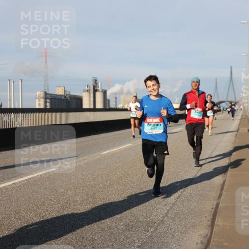 03.10.2025 - Köhlbrandbrückenlauf Lena Gebhardt http://msf.ph/oto/9130435 03.10.2025 09:49:30 Position 2 208, 3497 meine-sportfotos.de