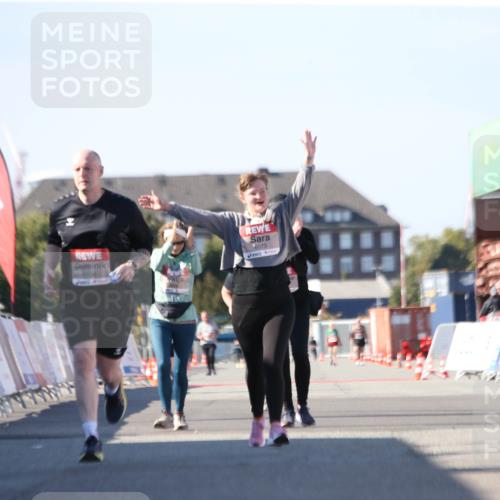 03.10.2025 - Köhlbrandbrückenlauf Jannik Wohlers http://msf.ph/oto/9130438 03.10.2025 13:47:05 Ziel 5136, 5295, 6558 meine-sportfotos.de