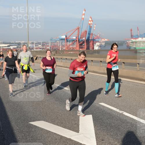 03.10.2025 - Köhlbrandbrückenlauf Yannick Fuchs http://msf.ph/oto/9130443 03.10.2025 09:02:54 Position 2  meine-sportfotos.de