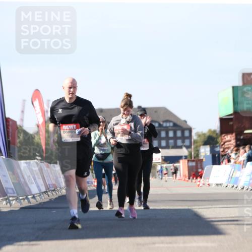03.10.2025 - Köhlbrandbrückenlauf Jannik Wohlers http://msf.ph/oto/9130446 03.10.2025 13:47:07 Ziel 5136, 6073, 6558 meine-sportfotos.de