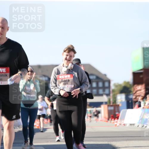 03.10.2025 - Köhlbrandbrückenlauf Jannik Wohlers http://msf.ph/oto/9130451 03.10.2025 13:47:08 Ziel 5136, 6073, 6558 meine-sportfotos.de
