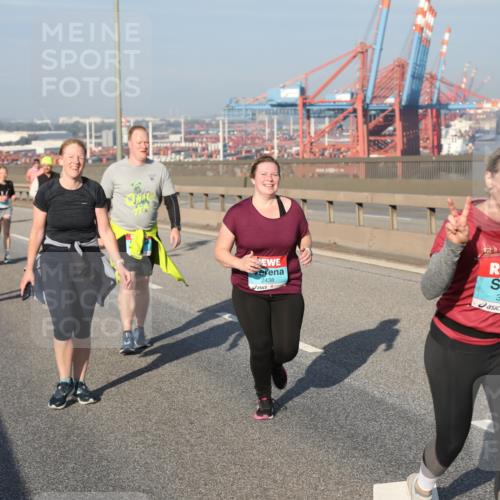 03.10.2025 - Köhlbrandbrückenlauf Yannick Fuchs http://msf.ph/oto/9130452 03.10.2025 09:02:55 Position 2 2438, 3377 meine-sportfotos.de
