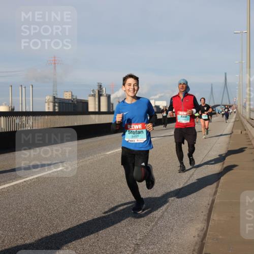 03.10.2025 - Köhlbrandbrückenlauf Lena Gebhardt http://msf.ph/oto/9130456 03.10.2025 09:49:31 Position 2 3497 meine-sportfotos.de