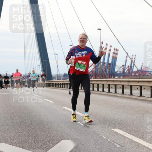 03.10.2025 - Köhlbrandbrückenlauf Lena Gebhardt http://msf.ph/oto/9130459 03.10.2025 16:06:02 Position 2 2025, 7640 meine-sportfotos.de