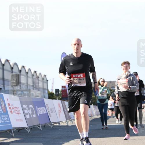 03.10.2025 - Köhlbrandbrückenlauf Jannik Wohlers http://msf.ph/oto/9130464 03.10.2025 13:47:09 Ziel 5136, 5635, 5636, 6073, 6558 meine-sportfotos.de
