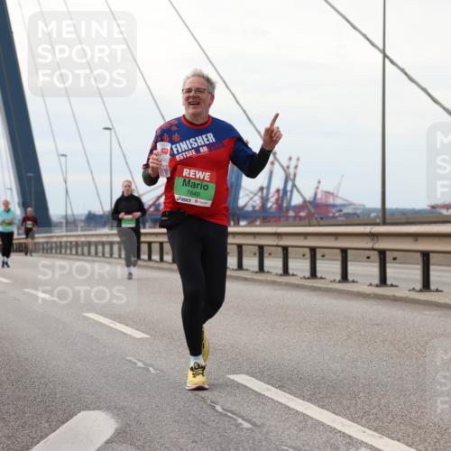 03.10.2025 - Köhlbrandbrückenlauf Lena Gebhardt http://msf.ph/oto/9130466 03.10.2025 16:06:03 Position 2 2025, 7640 meine-sportfotos.de